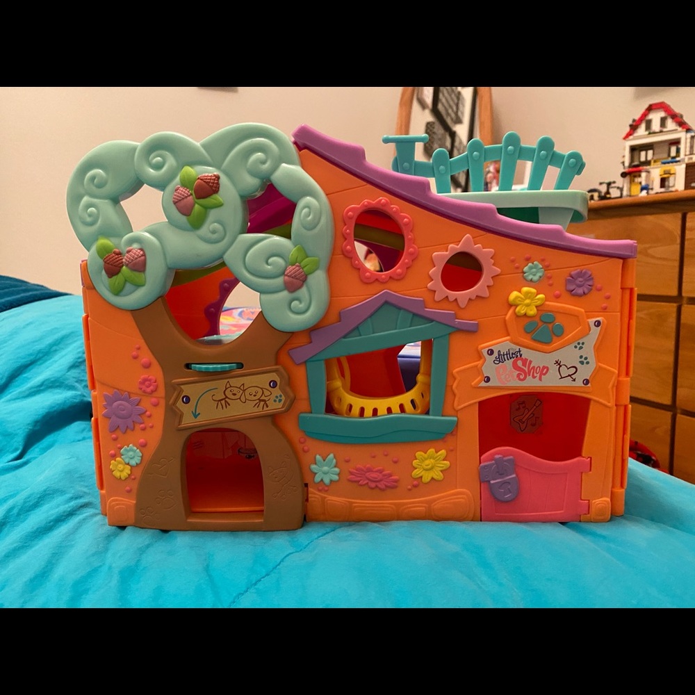 Littlest Pet Shop Tree House